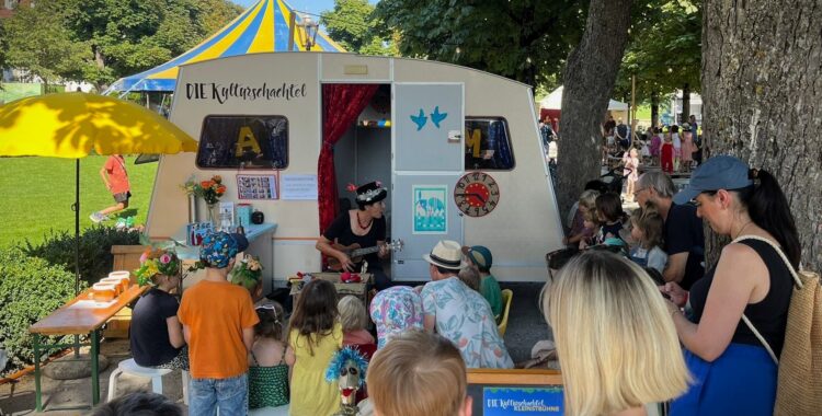 DIE Kulturschachtel: Mobile Kleinstbühne